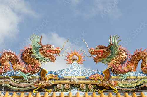 Fotografía Chinese Dragon and blue sky.
