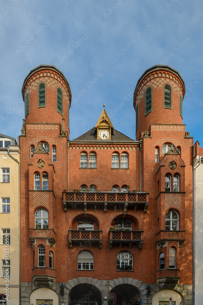 Fototapeta premium Pfarrhaus der Marthakirche in Berlin-Kreuzberg