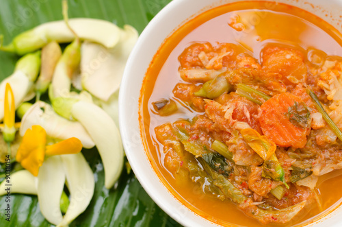 hot and sour curry with tamarind sauce, fish and vegetables : De