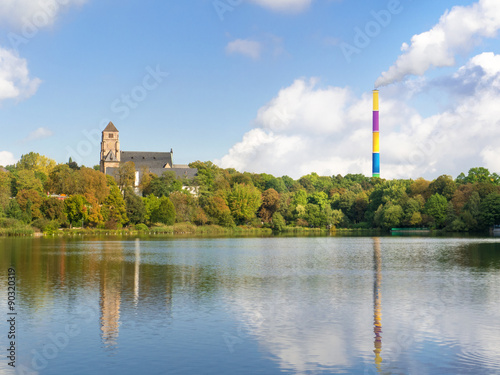 chemnitz, schlosskirche und schornstein