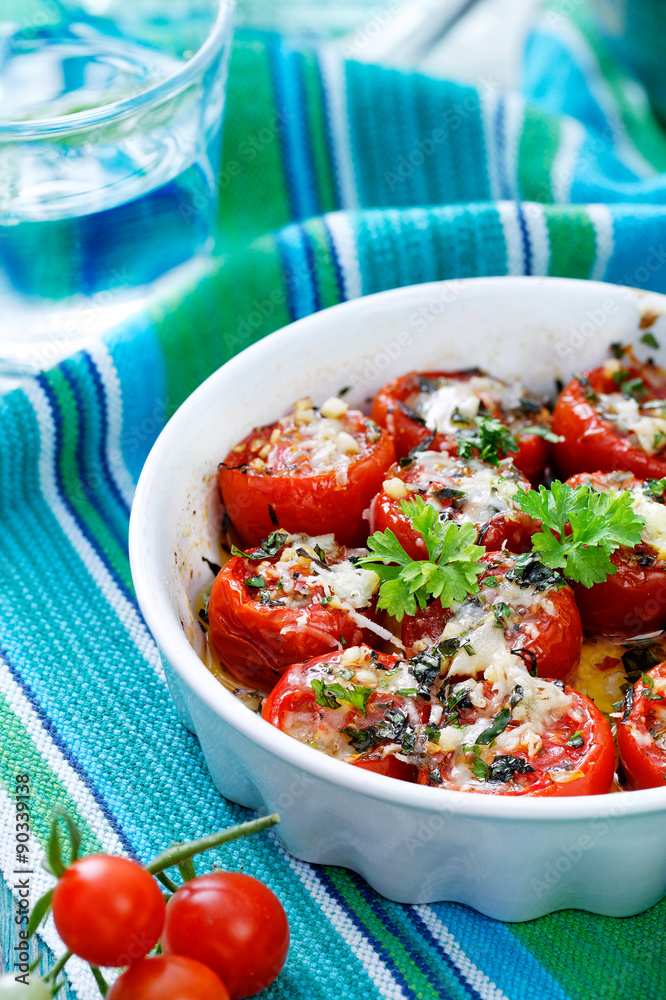 Roasted cherry tomatoes with cheddar cheese and Parmesan cheese, olive oil and aromatic herbs Roasted cherry tomatoes with cheddar cheese and Parmesan cheese, olive oil and aromatic herbs