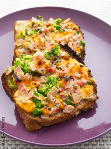 Toasts with broccoli and cheese