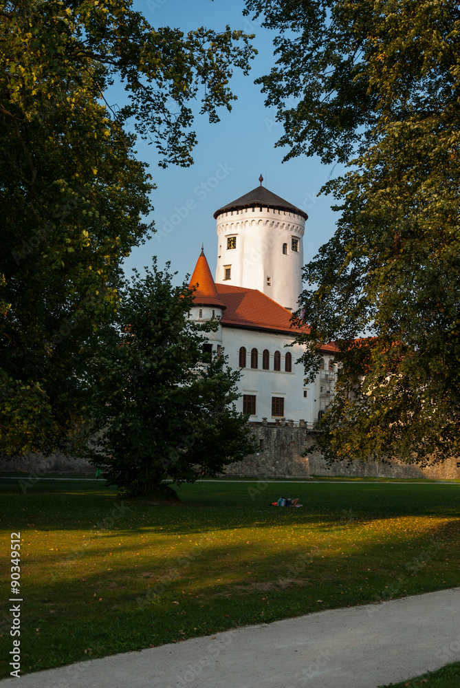 Budatínsky zamok - Schloss mit Turm - Budatin, Zilina, Slowakei