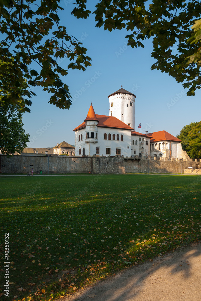 Fototapeta premium Budatinsky zamok - zamek z wieżą - Budatin, Zilina, Słowacja