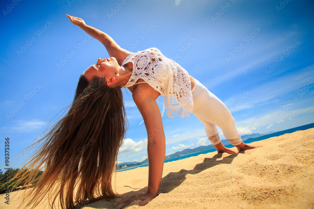 Naklejka premium girl in lace in yoga asana arm balance on beach closeup