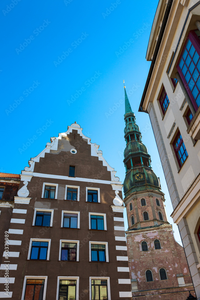 Obraz premium St. Peters Church in old city part of Riga, Latvia