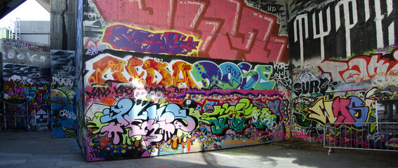 Acrylglasbilder Graffiti London - Graffiti on Skate Park  1  © leopold
