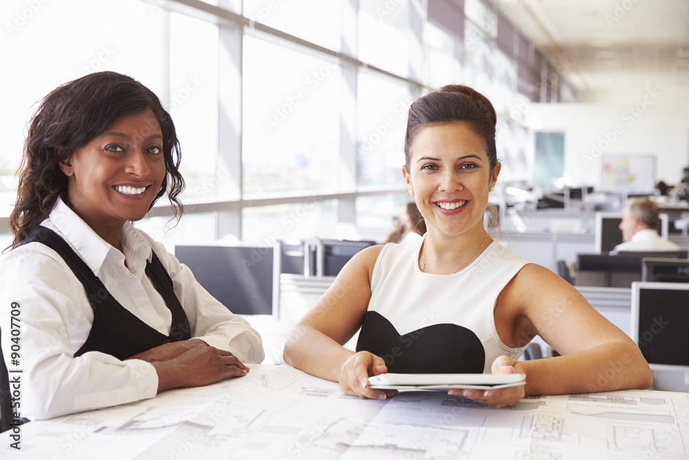 Obraz premium Two female architects working together, looking to camera