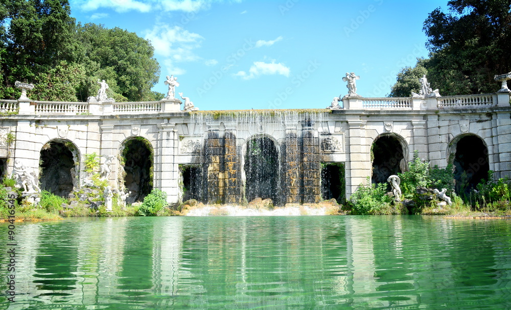 Fototapeta premium Te baroque fountain and the staue of the royal palace in Caserta, Italy