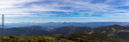 Panorâmico, céu azul e montanhas