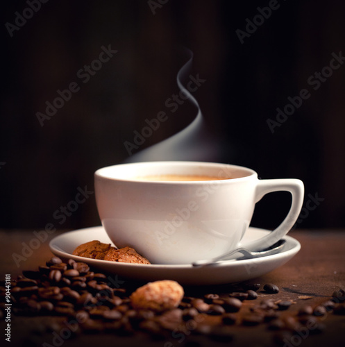 Kaffeetasse frisch gebr  ht