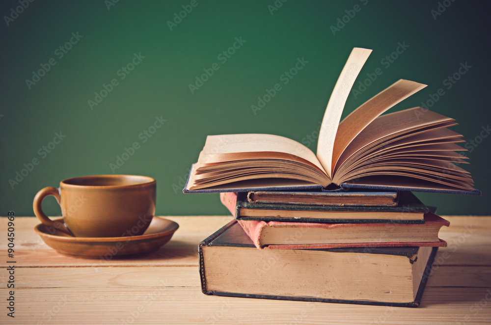 Naklejka premium A pile of books on wooden table