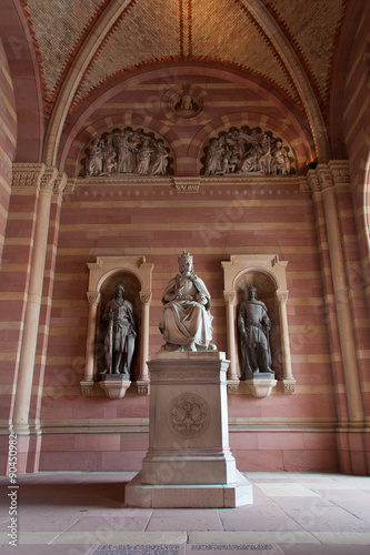 Statues des empereurs - Dom de Speyer photo