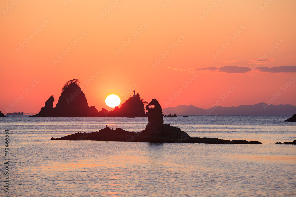 Fototapeta premium 静岡県西伊豆町 大田子浜海岸の夕陽