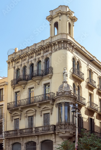 Typical architecture of one urban district in Barcelona, Spain. © Veniamin Kraskov