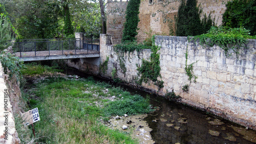 Cauces, ríos y puentes.