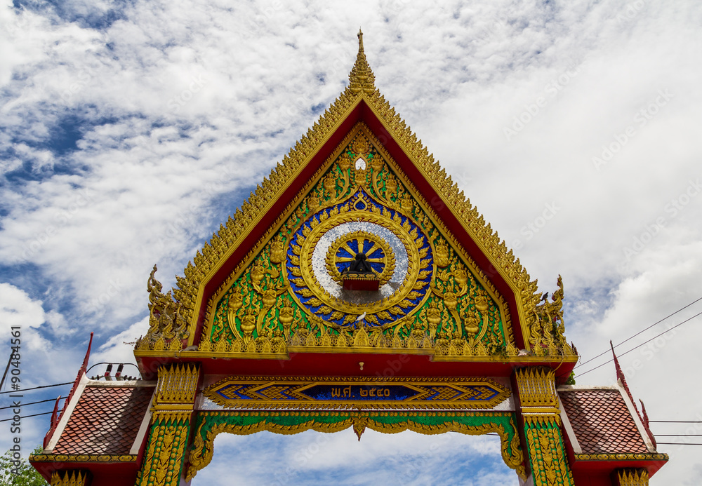 Naklejka premium Thailand temple arch and the beautiful sky.