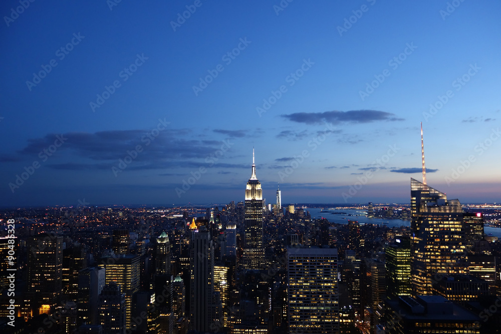 Skyline von Manhattan, New York bei Sonnenuntergang