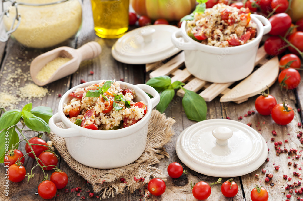 Insalata di pomodori e cereali