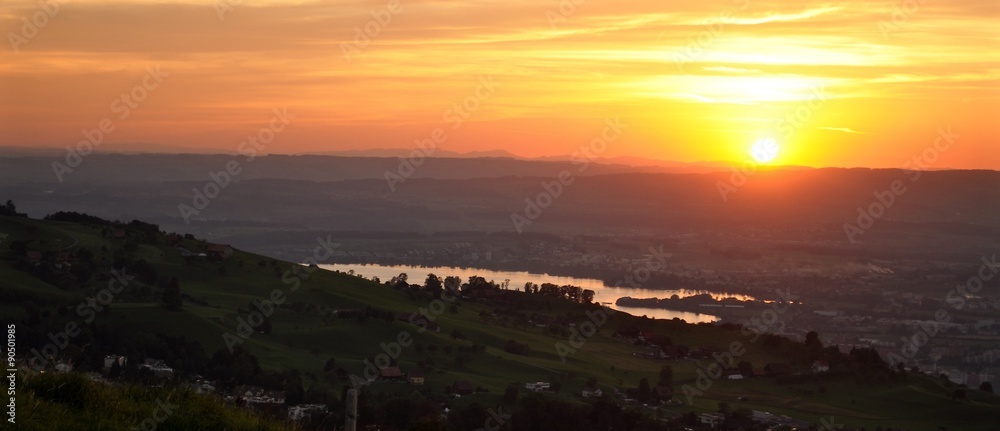 Sonnenuntergang über Zugersee, Schweiz
