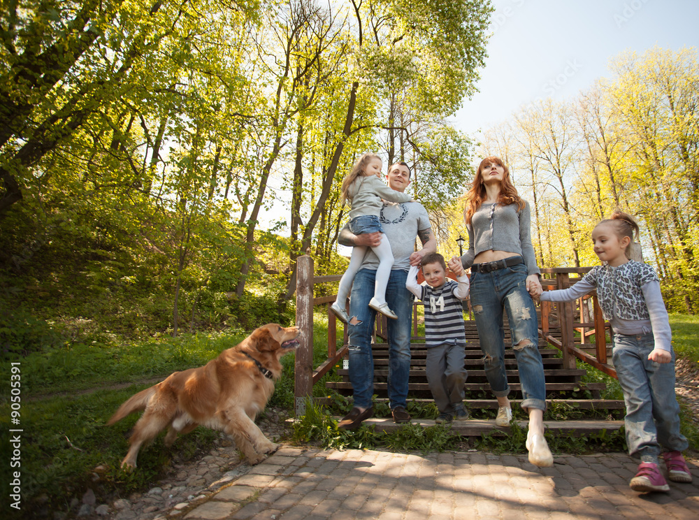 Fototapeta premium Riendly, cheerful family having a picnic.