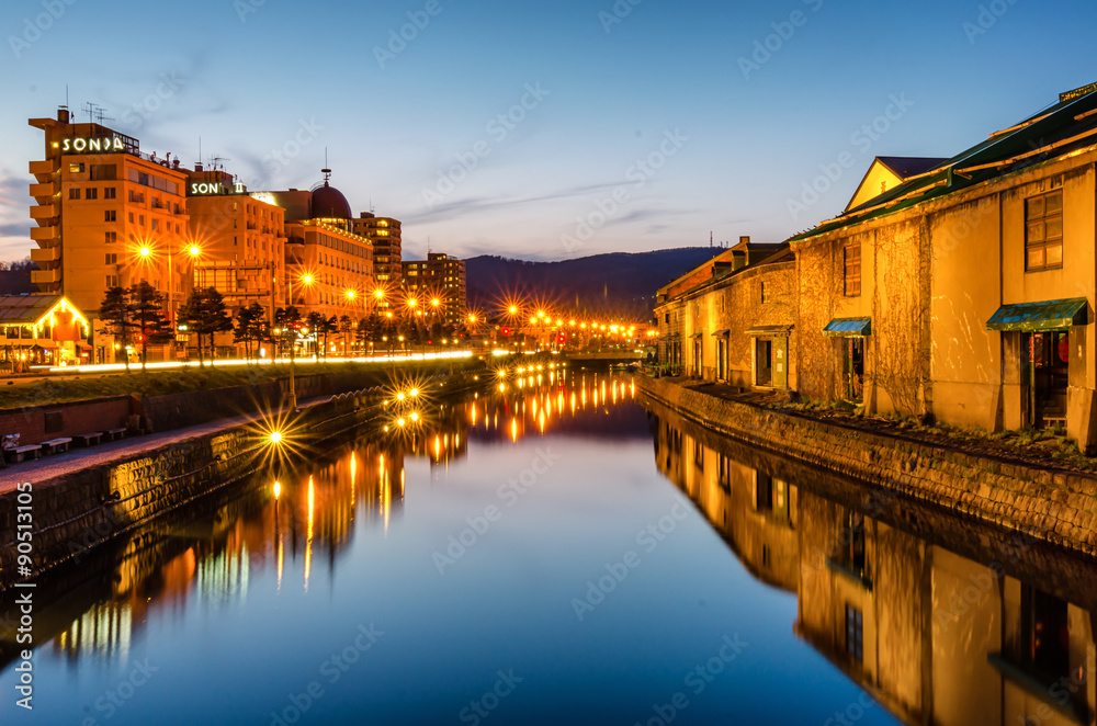 Otaru Canal was a central part of the city's busy port in the first half of the 20th century.Now ,the warehouses were transformed into museums, shops and restaurants.