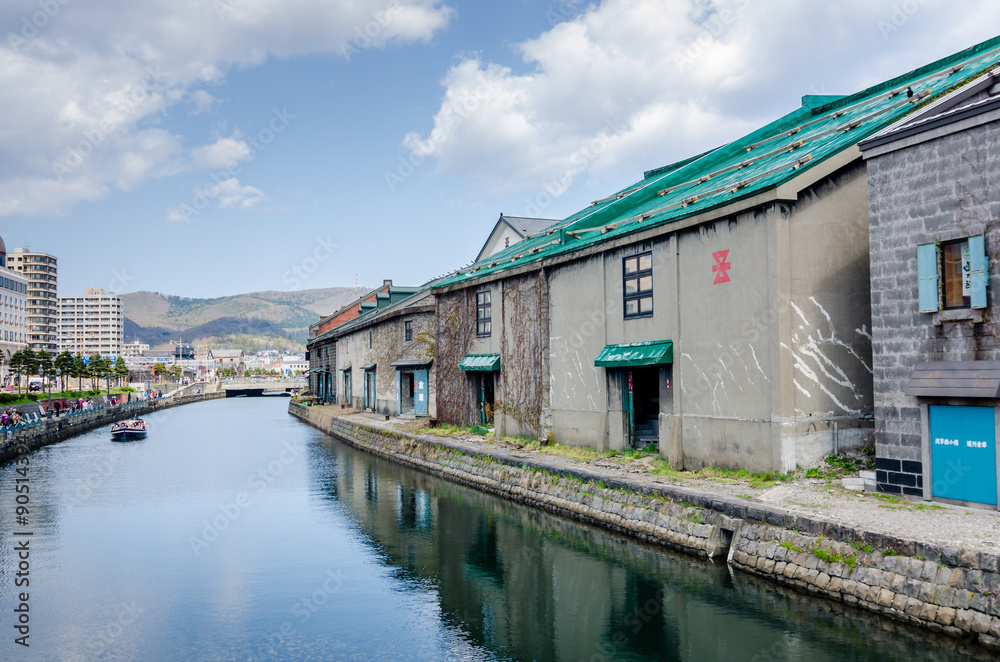 Otaru Canal was a central part of the city's busy port in the first half of the 20th century.Now ,the warehouses were transformed into museums, shops and restaurants. Otaru Canal was a central part of the city's busy port in the first half of the 20th century.Now ,the warehouses were transformed into museums, shops and restaurants.