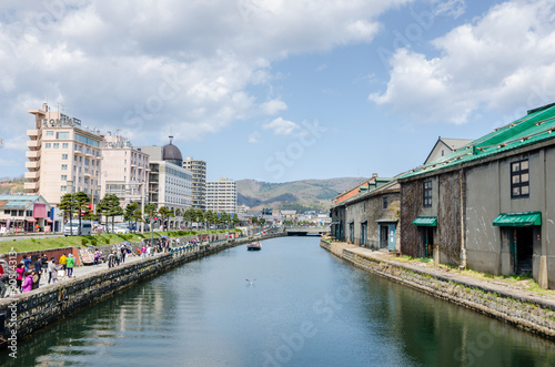 Otaru Canal was a central part of the city's busy port in the first half of the 20th century.Now ,the warehouses were transformed into museums, shops and restaurants.