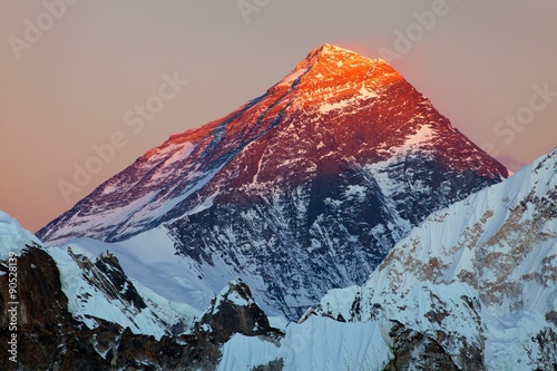 Evening colored view of Mount Everest from Gokyo R