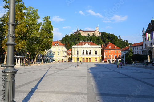 Ljubljana  Kongresni trg  in der Mitte die Philharmonie.  August 2015  