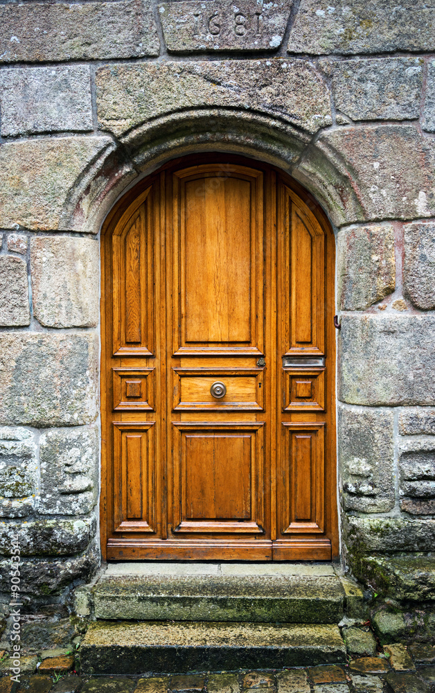 Fototapeta premium old mysterious door