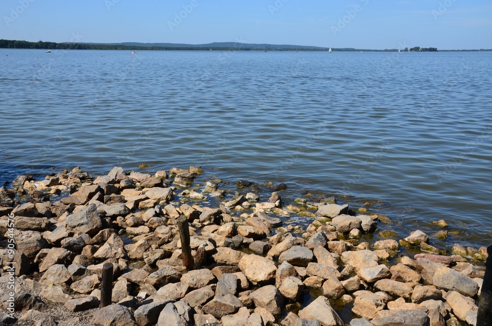 Steiniges Ufer am See - Steinhuder Meer Steiniges Ufer am See - Steinhuder Meer
