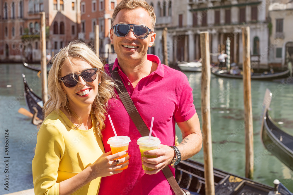 Fototapeta premium Young happy couple enjoying Venice