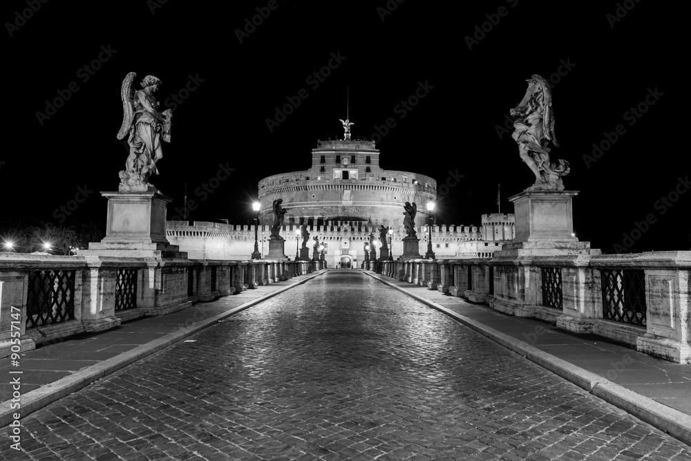 Obraz premium Ponte Sant'Angelo bridge crossing the river Tiber and Castel San