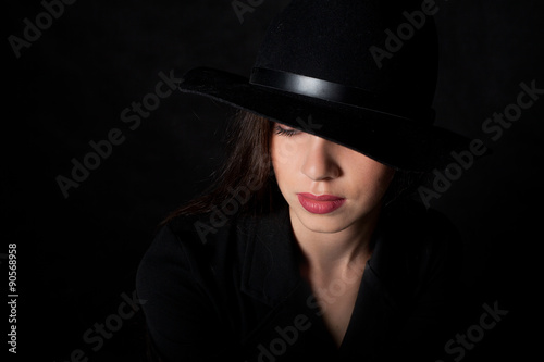 девушка в шляпе