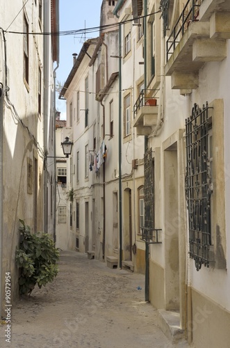 Fototapeta Naklejka Na Ścianę i Meble -  Narrow street in Coimbra