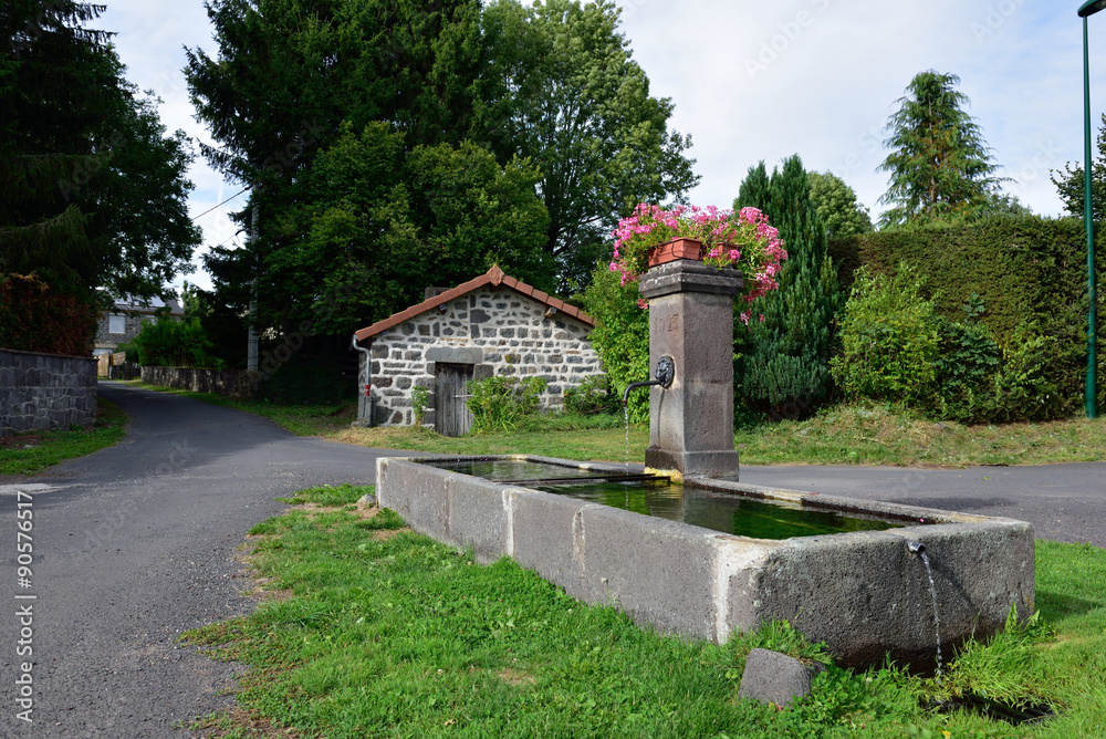 Fontaine et four à pain en Auvergne