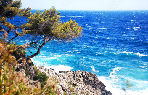 Felsige Küste mit türkisblauem Meer photo