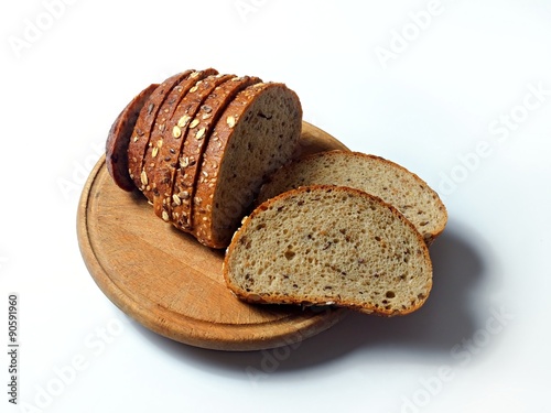 Tableau sur toile multigrain sliced bread on a wooden round plank