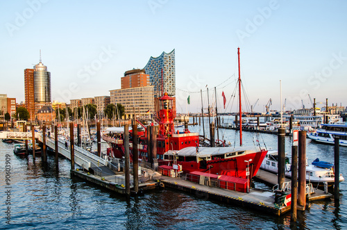 Foto Feuerschiff und Hafencity