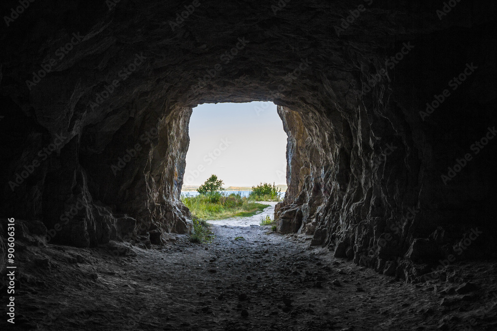 Fototapeta premium entrance to the cave