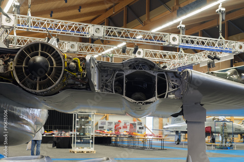 Obraz na płótnie eingebautes Strahltribwerk Flugzeugflügel