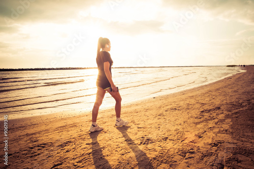 Woman running on the beach at the sunrise © Giorgio Pulcini