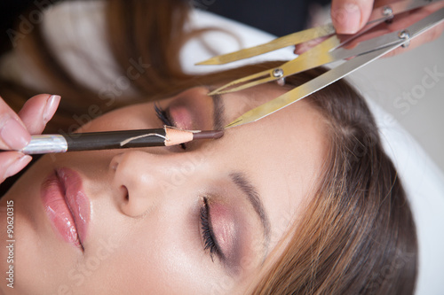 Technique of drawing eyebrows