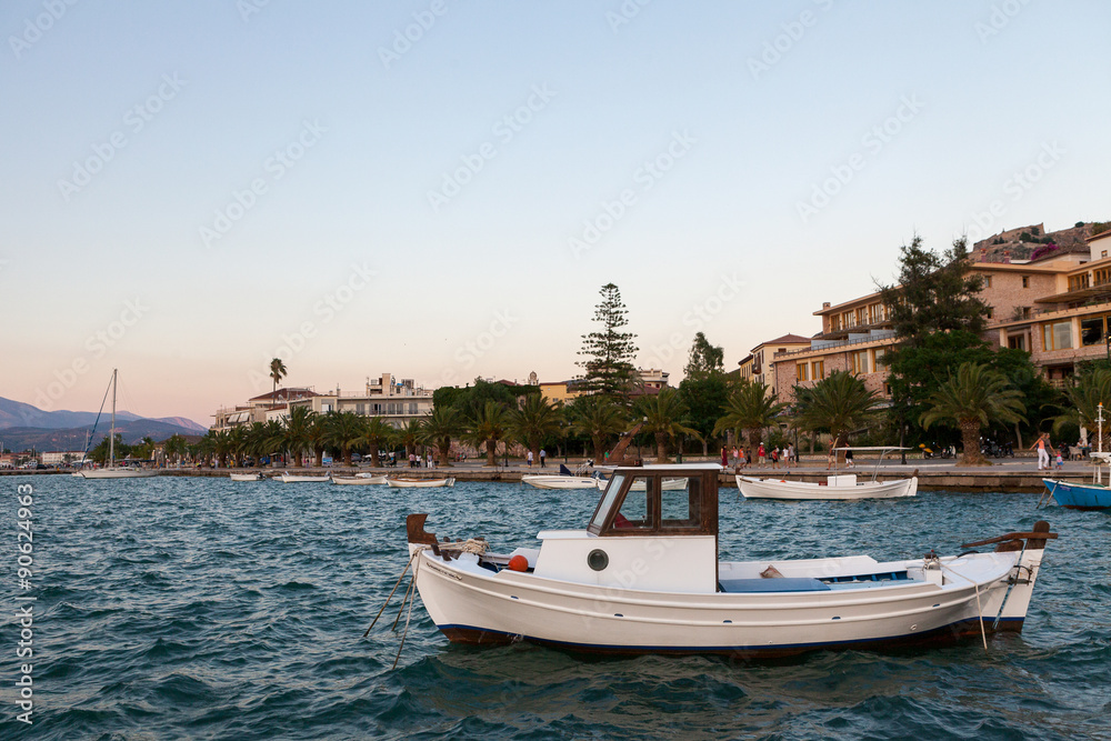 Fototapeta premium Petit bateau de pêche en Méditerannée