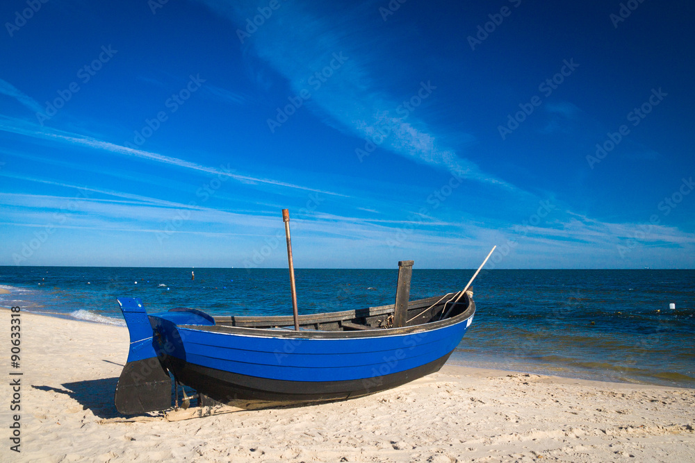 Fischerboote am Strand von Usedom an der Ostsee