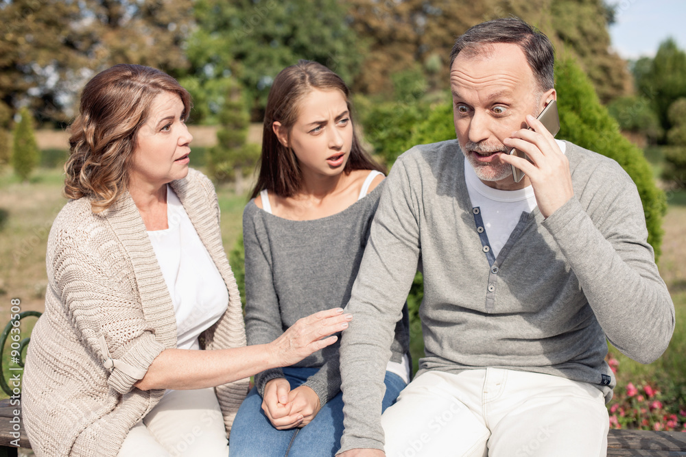 Pretty friendly family have heard some bad news Pretty friendly family have heard some bad news