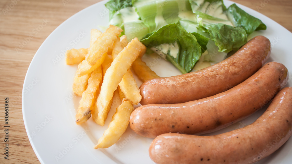 Three pieces of sausage with fresh vegetables, fried potatoes se Three pieces of sausage with fresh vegetables, fried potatoes se