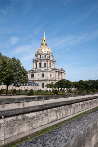 Invalides monument in Paris © aleksong