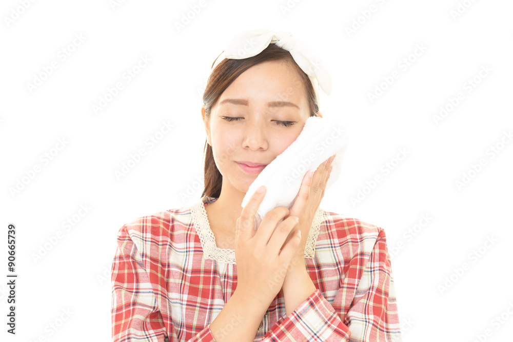 タオルを持つ女性 タオルを持つ女性